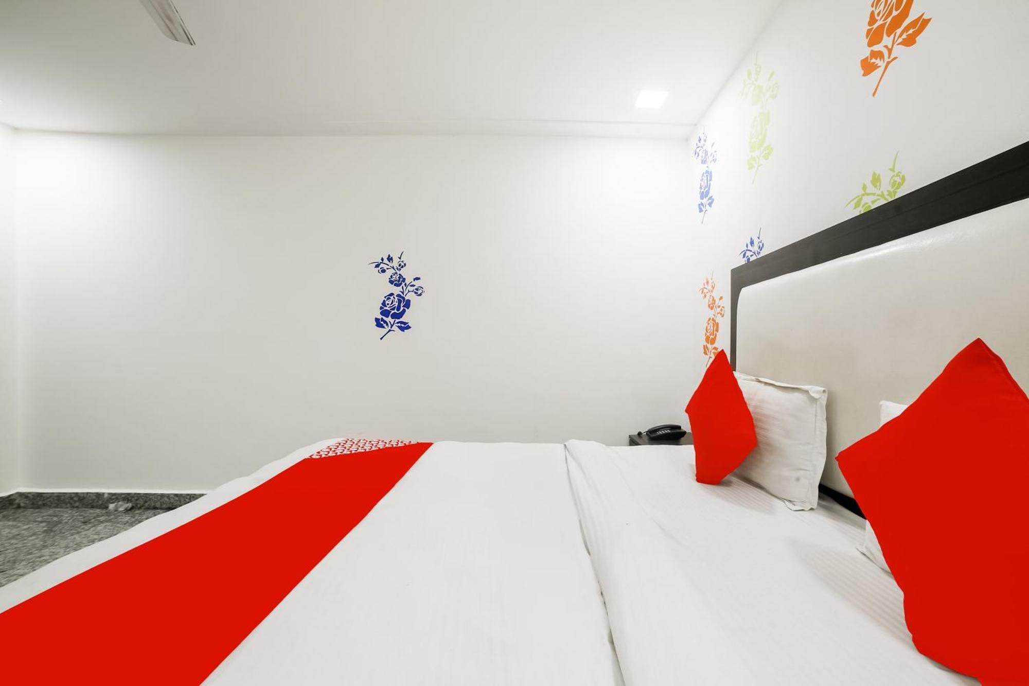 My Comfortable Hotel New Delhi Luaran gambar