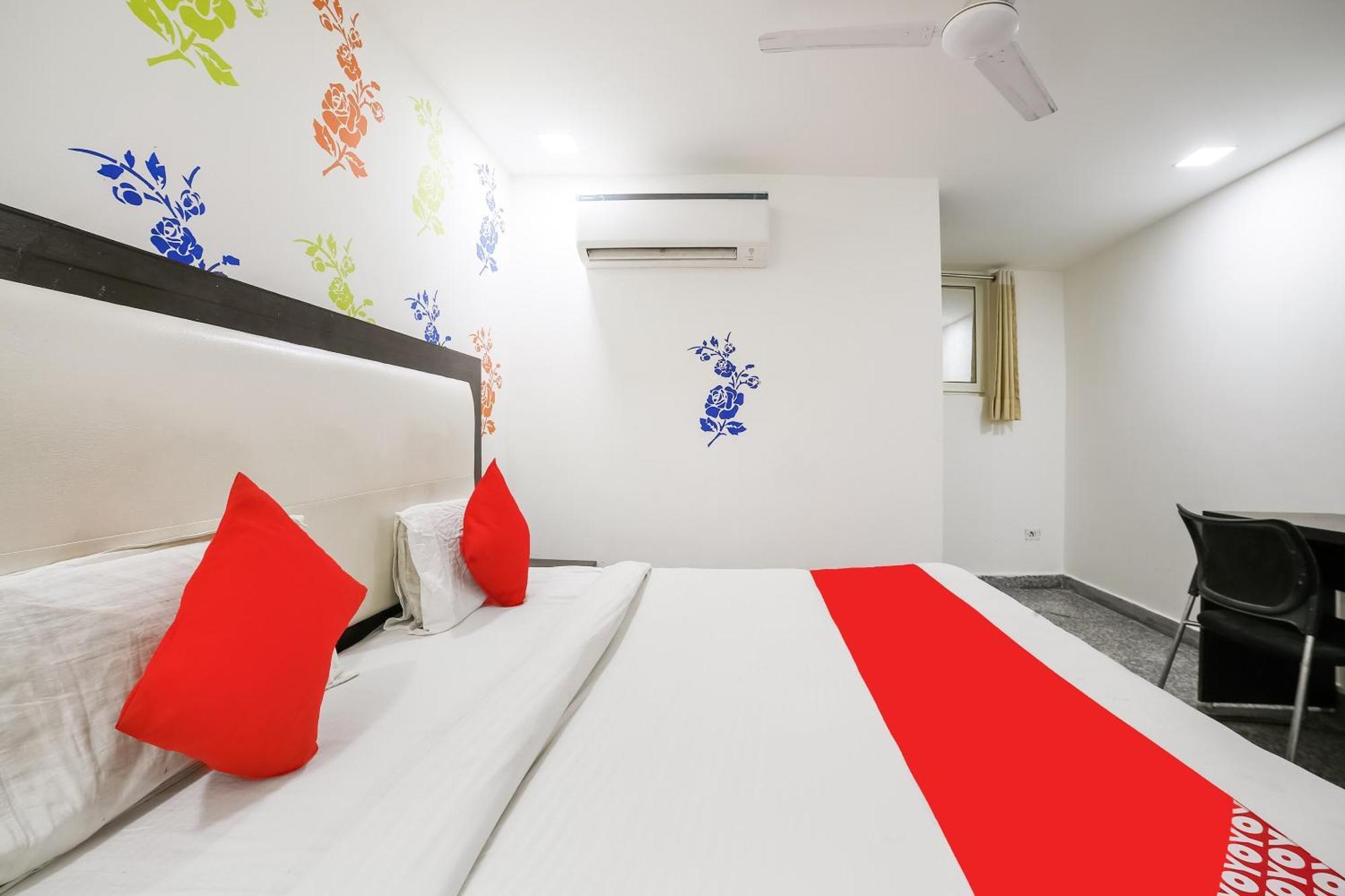 My Comfortable Hotel New Delhi Luaran gambar